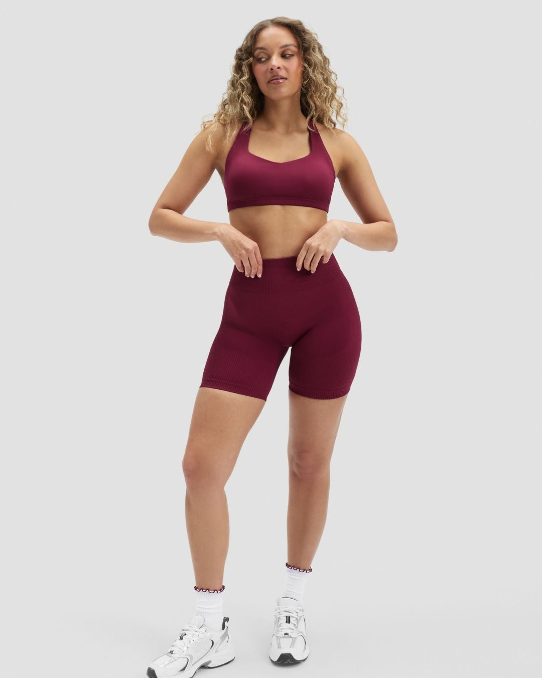 Elevate™ Figurformende High-Waist-Scrunch-Shorts | Kirschbeere