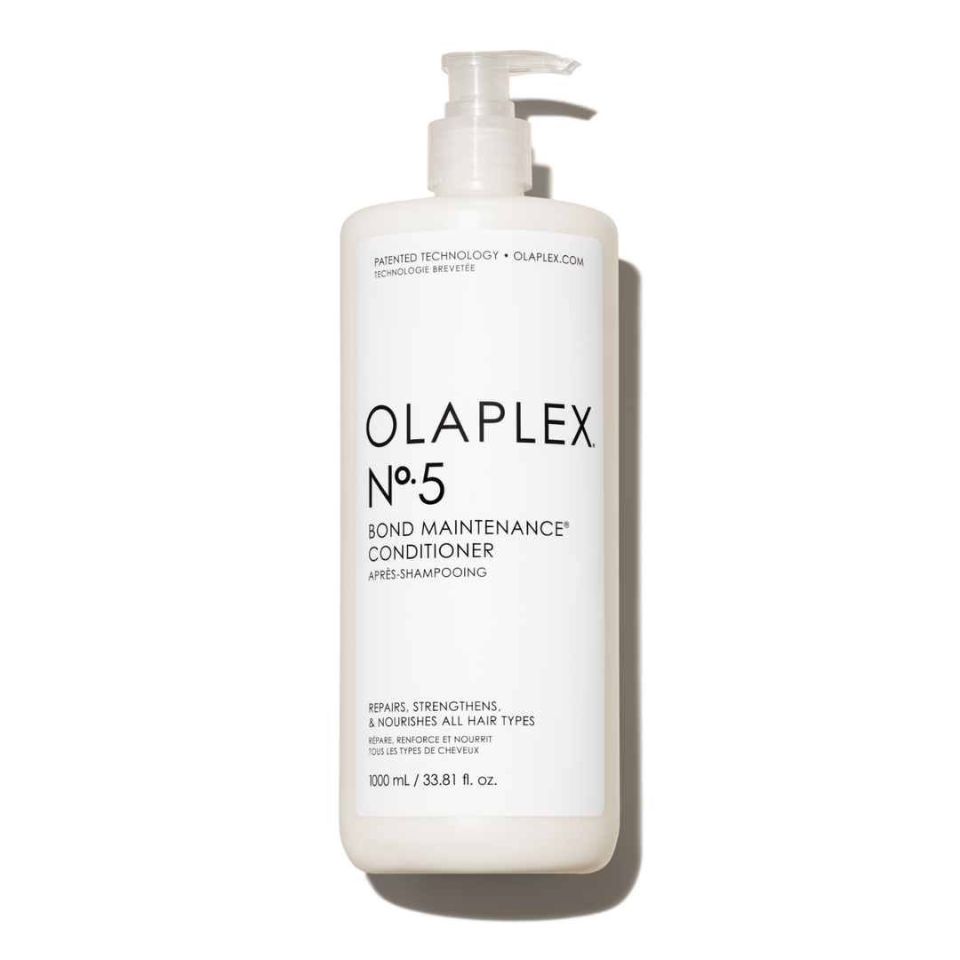 OLAPLEX Conditioner repariert, spendet Feuchtigkeit und glättet das Haar.