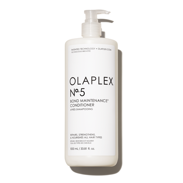 OLAPLEX Conditioner repariert, spendet Feuchtigkeit und glättet das Haar.