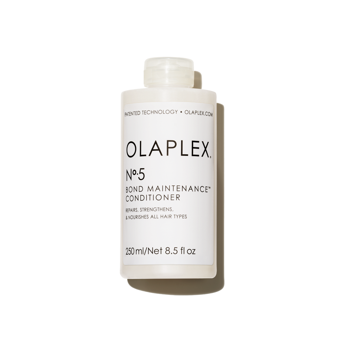 OLAPLEX Conditioner repariert, spendet Feuchtigkeit und glättet das Haar.