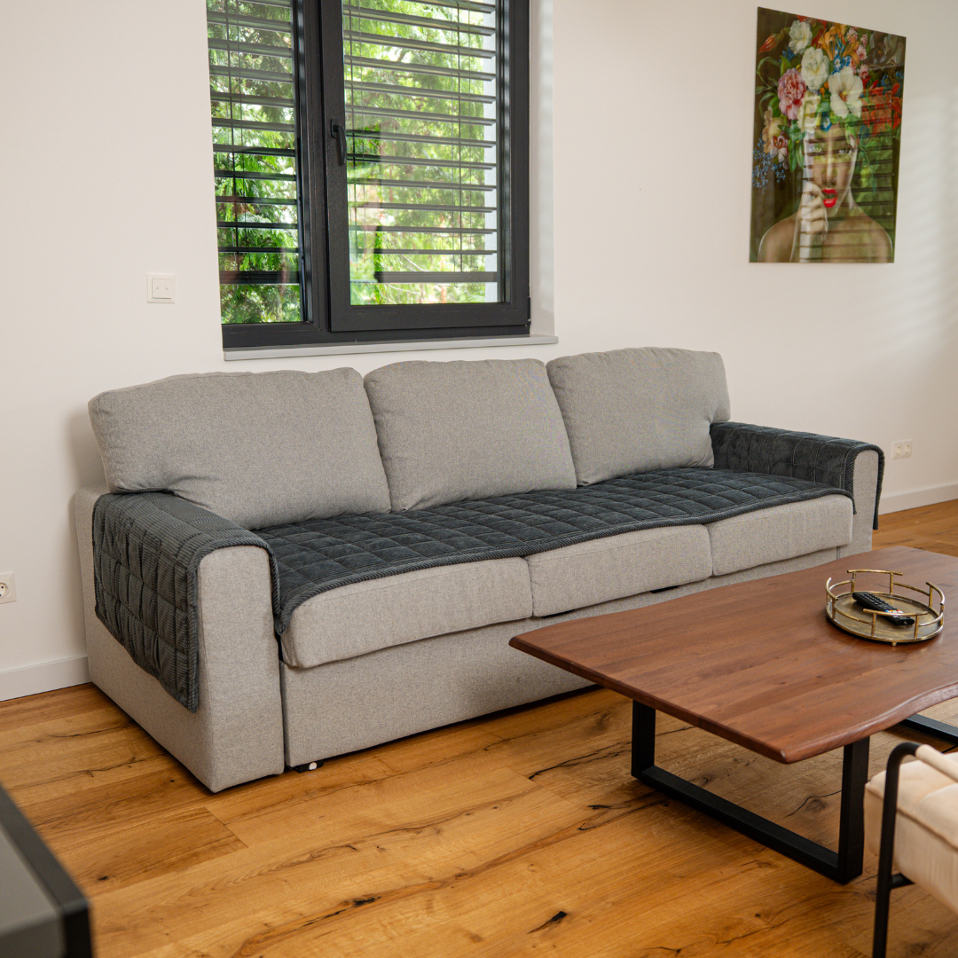 CouchGuard™ Rutschfester & Wasserabweisender Sofaschutz