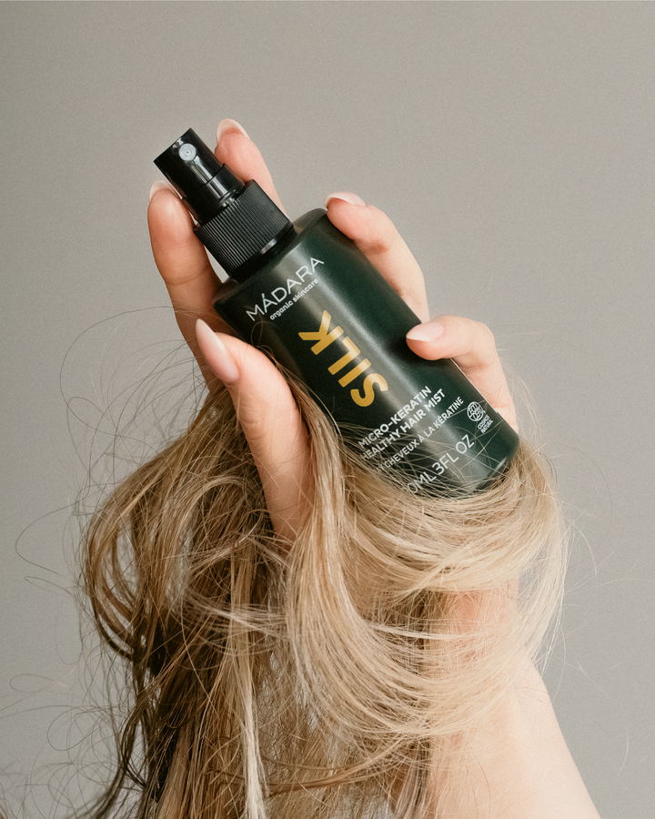 KeratinBoost™ Haarspray belebt geschädigtes Haar mühelos
