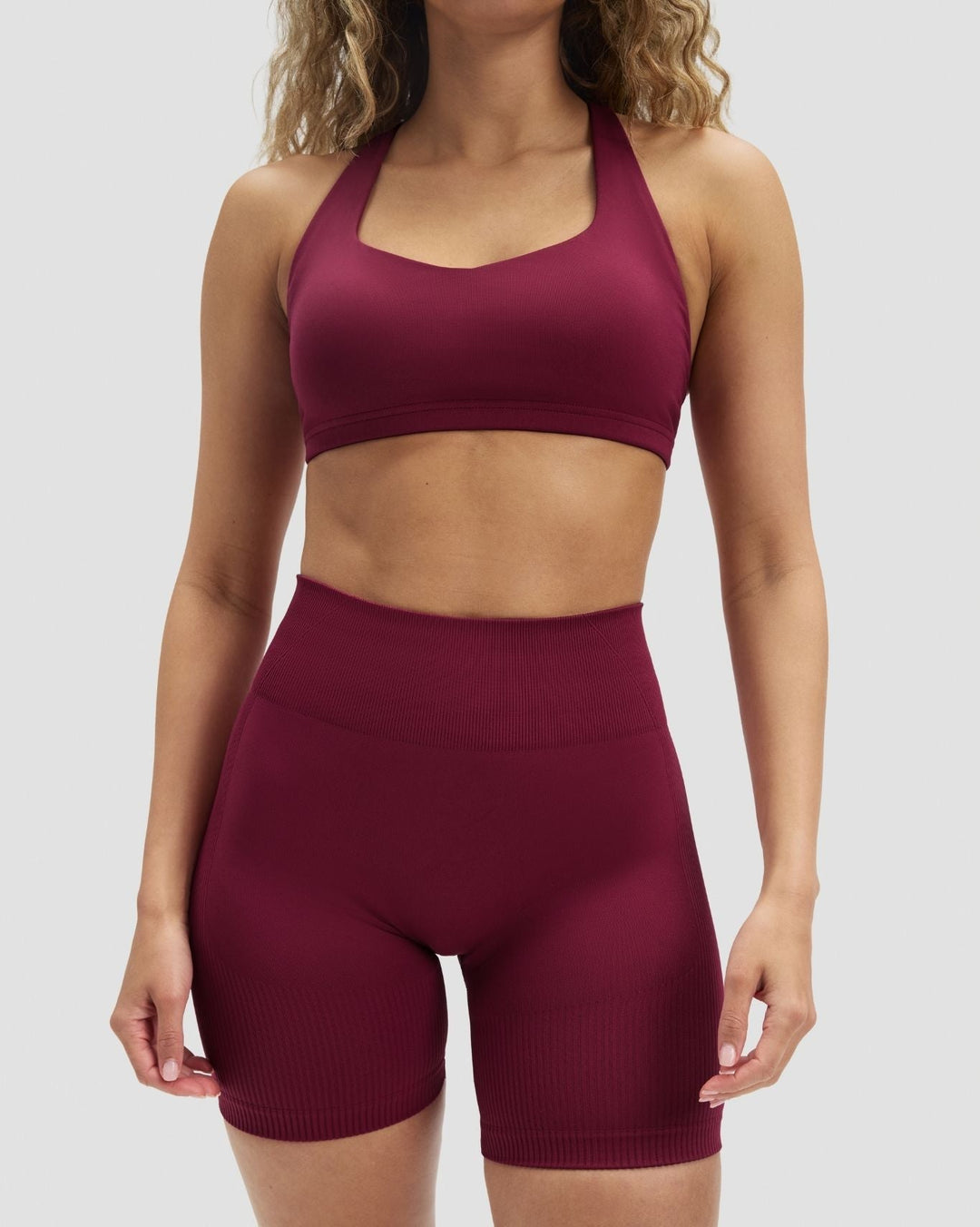 Elevate™ Figurformende High-Waist-Scrunch-Shorts | Kirschbeere