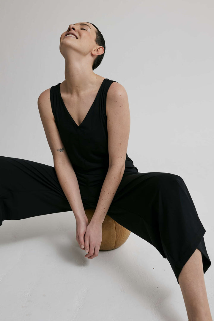 Yoga-Jumpsuit für eine vorteilhafte Passform und Bewegungsfreiheit im Alltag