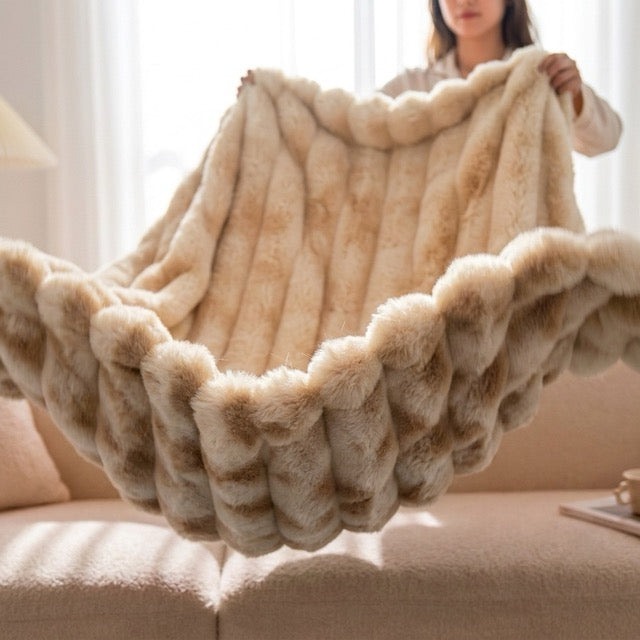 WarmNest™ Decke aus Kunstkaninchenfell