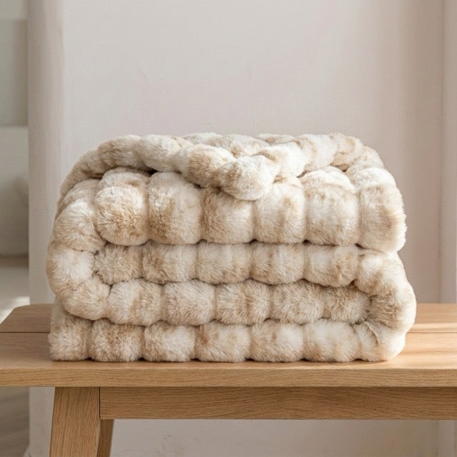 WarmNest™ Decke aus Kunstkaninchenfell