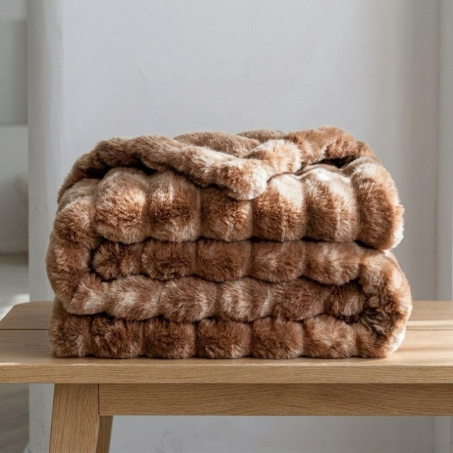 WarmNest™ Decke aus Kunstkaninchenfell