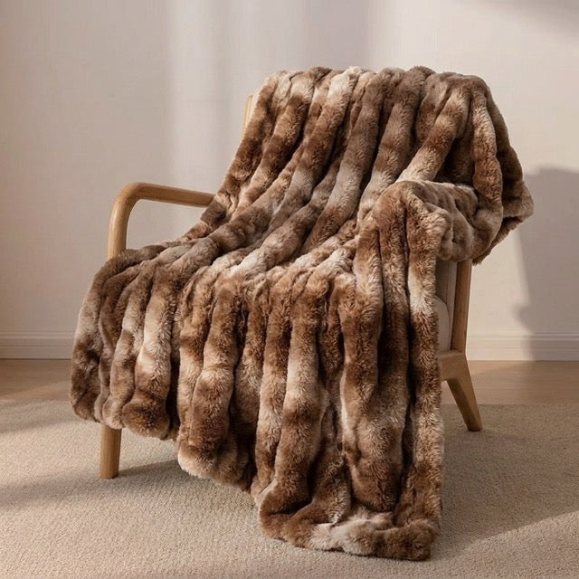 WarmNest™ Decke aus Kunstkaninchenfell