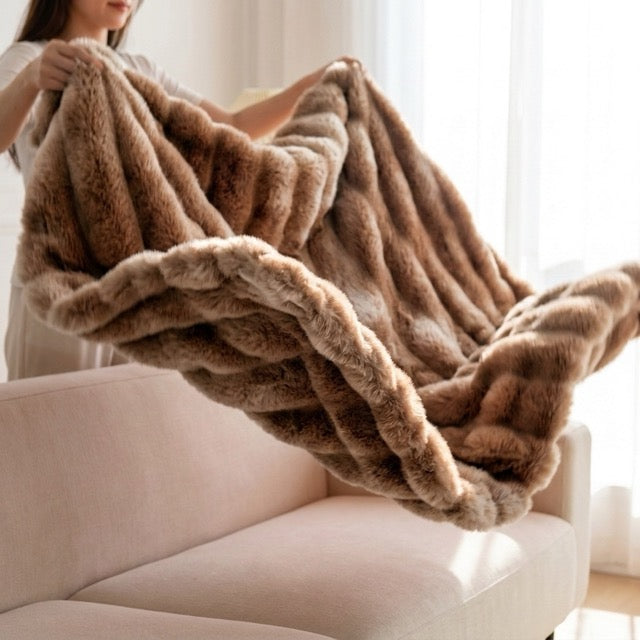 WarmNest™ Decke aus Kunstkaninchenfell