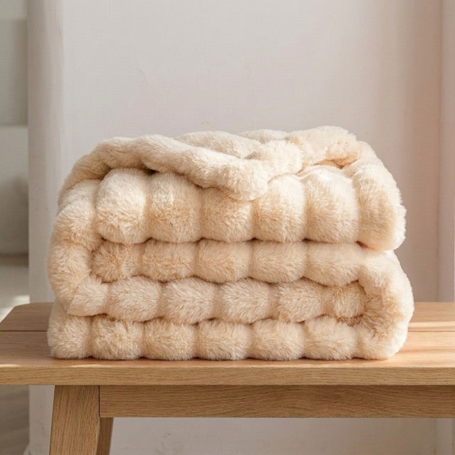 WarmNest™ Decke aus Kunstkaninchenfell