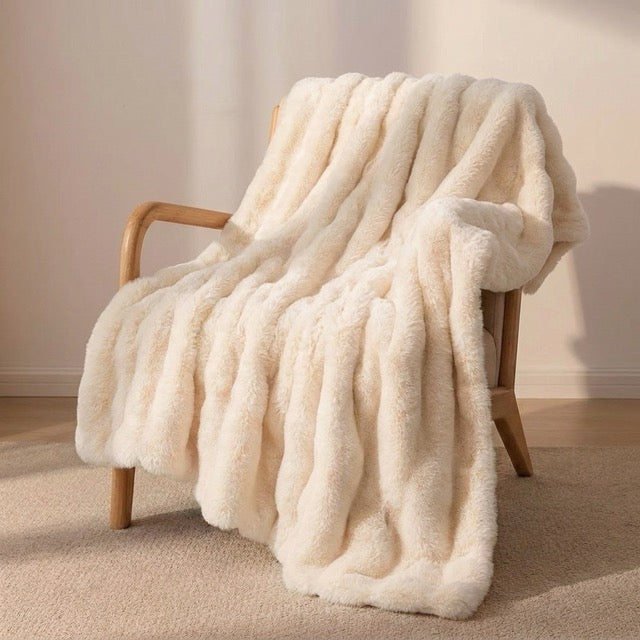 WarmNest™ Decke aus Kunstkaninchenfell