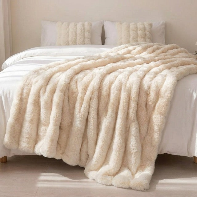 WarmNest™ Decke aus Kunstkaninchenfell