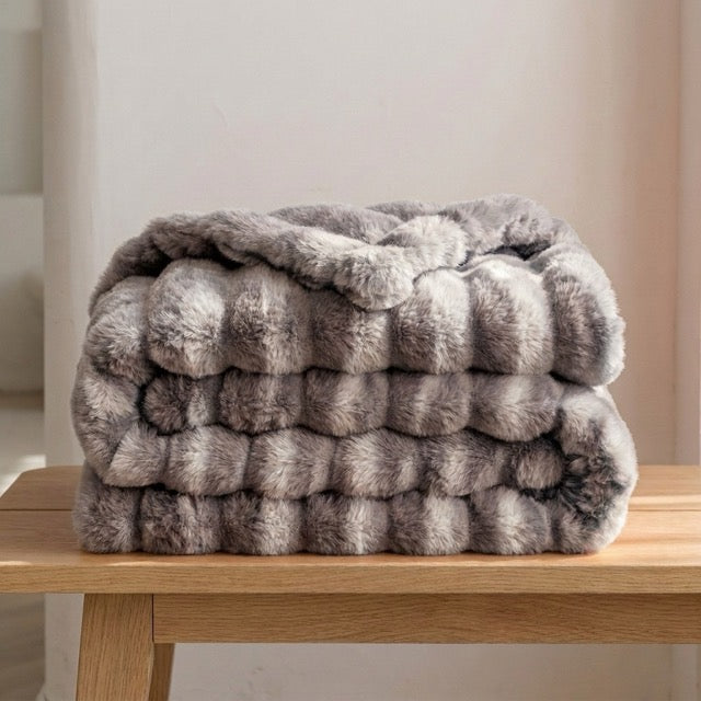 WarmNest™ Decke aus Kunstkaninchenfell