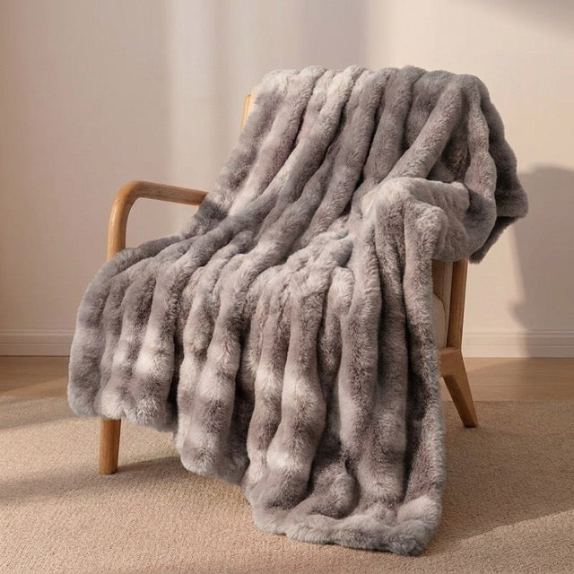WarmNest™ Decke aus Kunstkaninchenfell