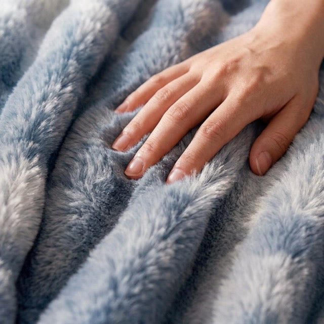 WarmNest™ Decke aus Kunstkaninchenfell