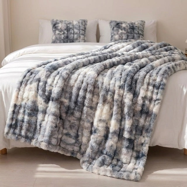 WarmNest™ Decke aus Kunstkaninchenfell