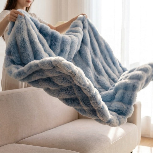 WarmNest™ Decke aus Kunstkaninchenfell