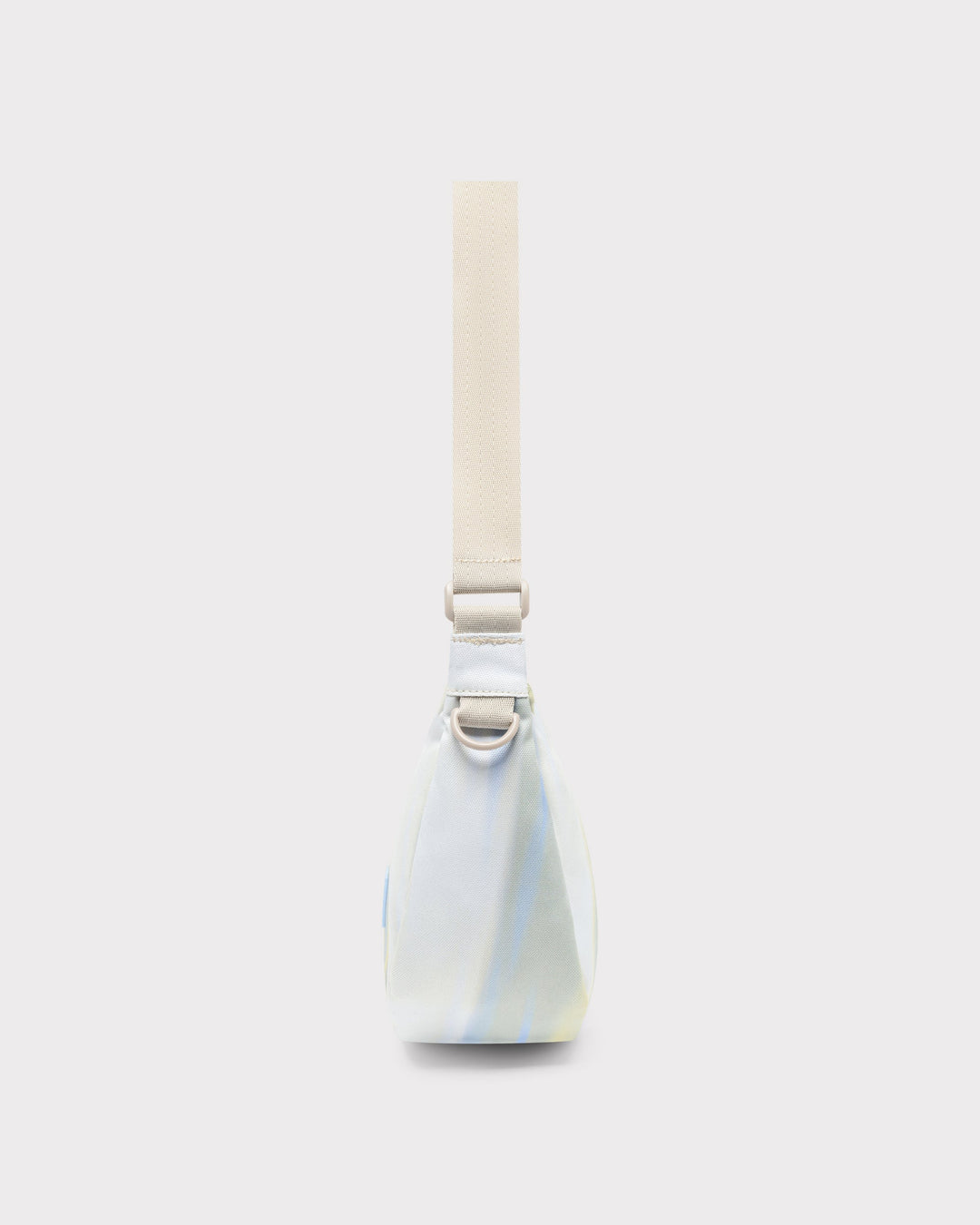 Die Ally Medium Half-Moon-Tasche sorgt für Ordnung bei den täglichen Essentials