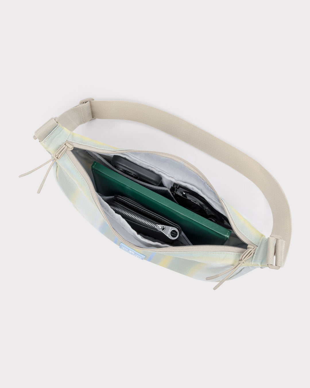 Die Ally Medium Half-Moon-Tasche sorgt für Ordnung bei den täglichen Essentials