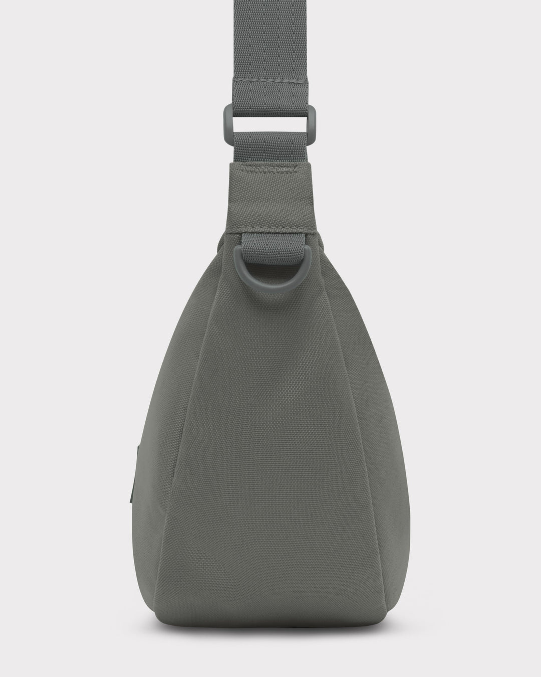 Die Ally Medium Half-Moon-Tasche sorgt für Ordnung bei den täglichen Essentials