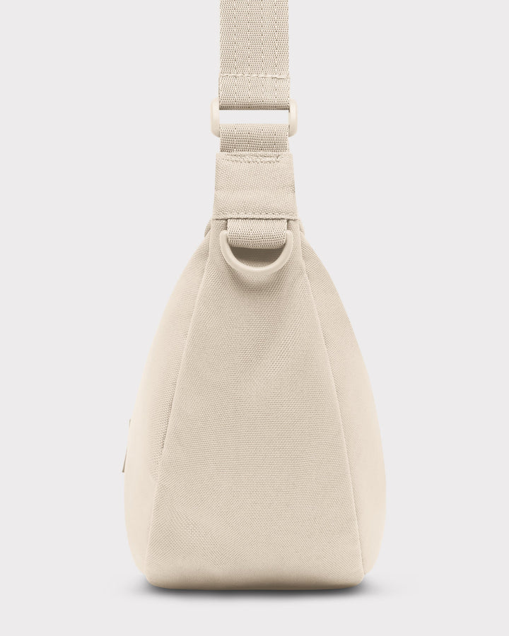 Die Ally Medium Half-Moon-Tasche sorgt für Ordnung bei den täglichen Essentials