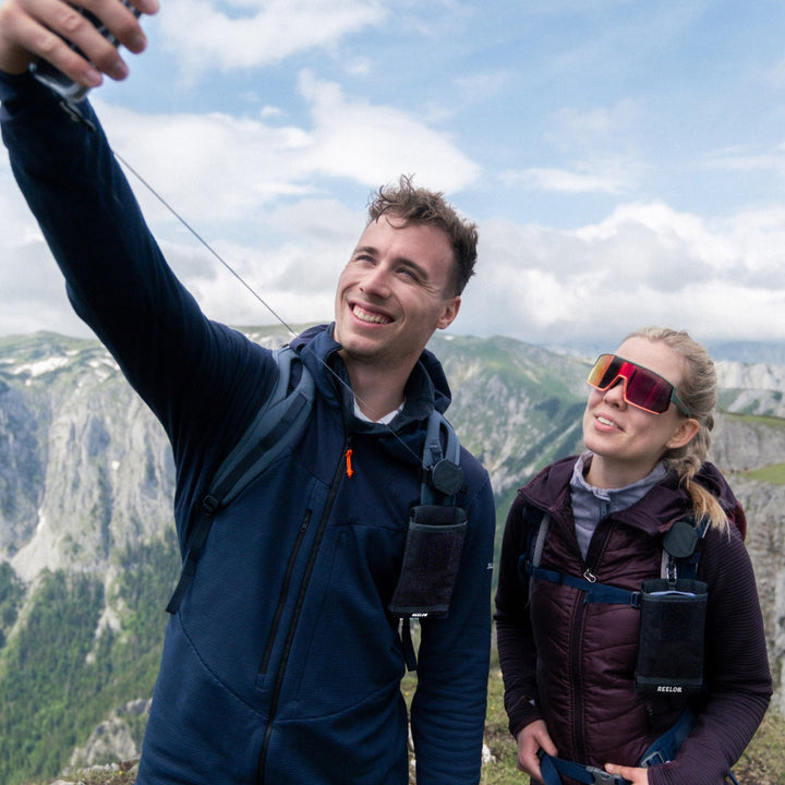 Das REELOQ™ Mountaineer Set hält dein Handy bereit für jedes Abenteuer