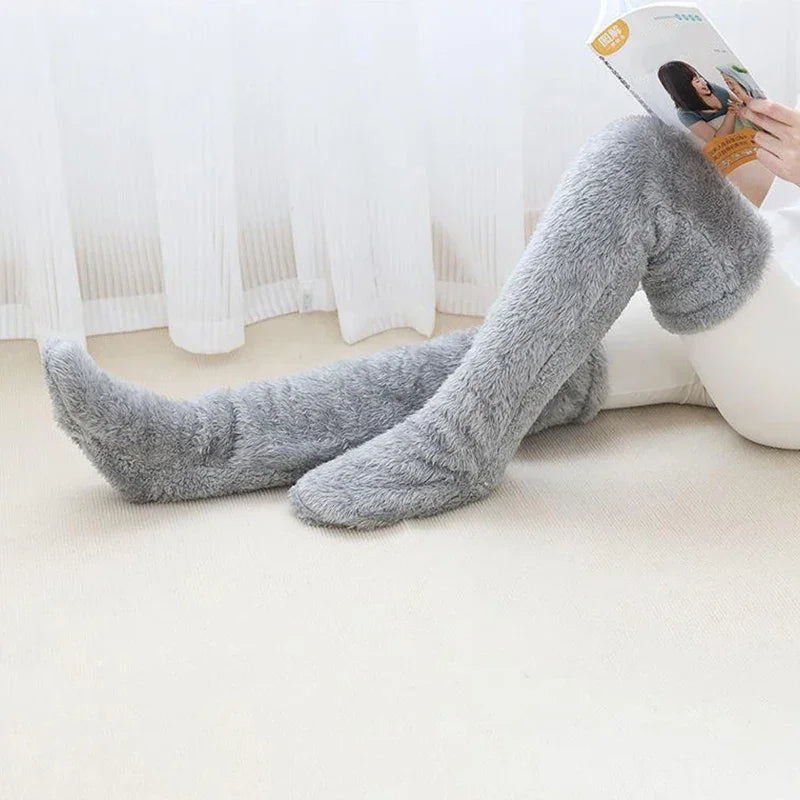 BeinKuschel™ Lange Plüschsocken für warme Füße & Beine