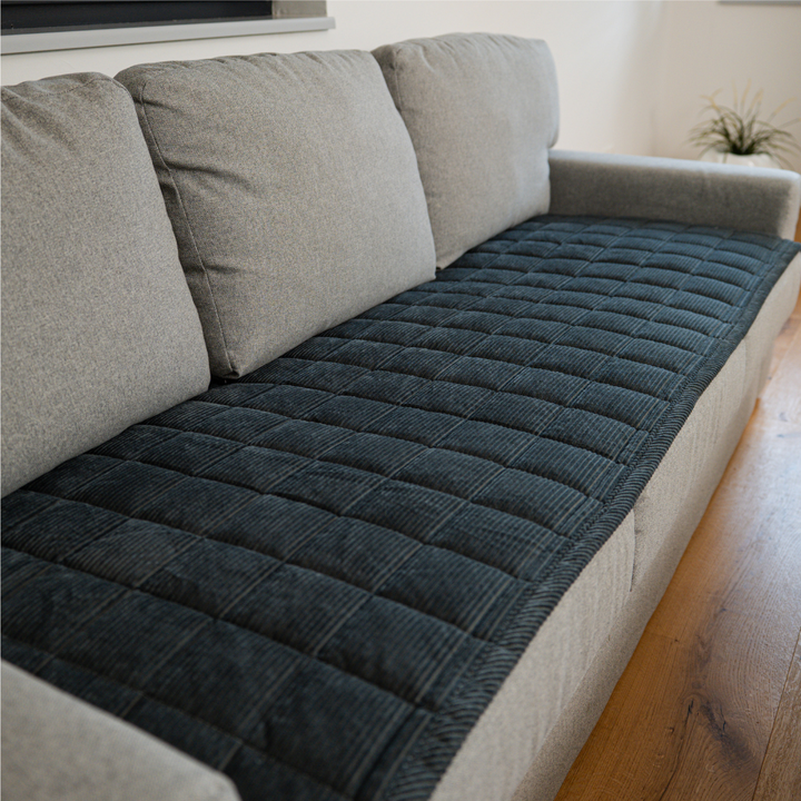 CouchGuard™ Rutschfester & Wasserabweisender Sofaschutz