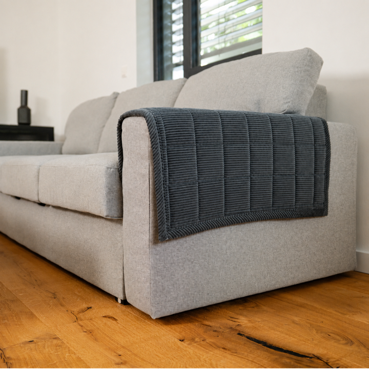 CouchGuard™ Rutschfester & Wasserabweisender Sofaschutz
