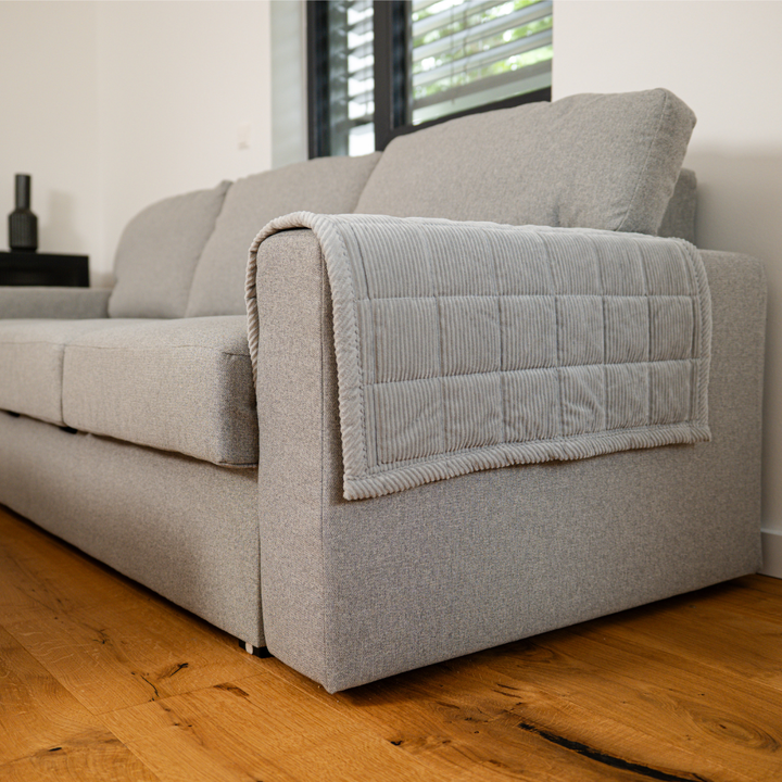 CouchGuard™ Rutschfester & Wasserabweisender Sofaschutz