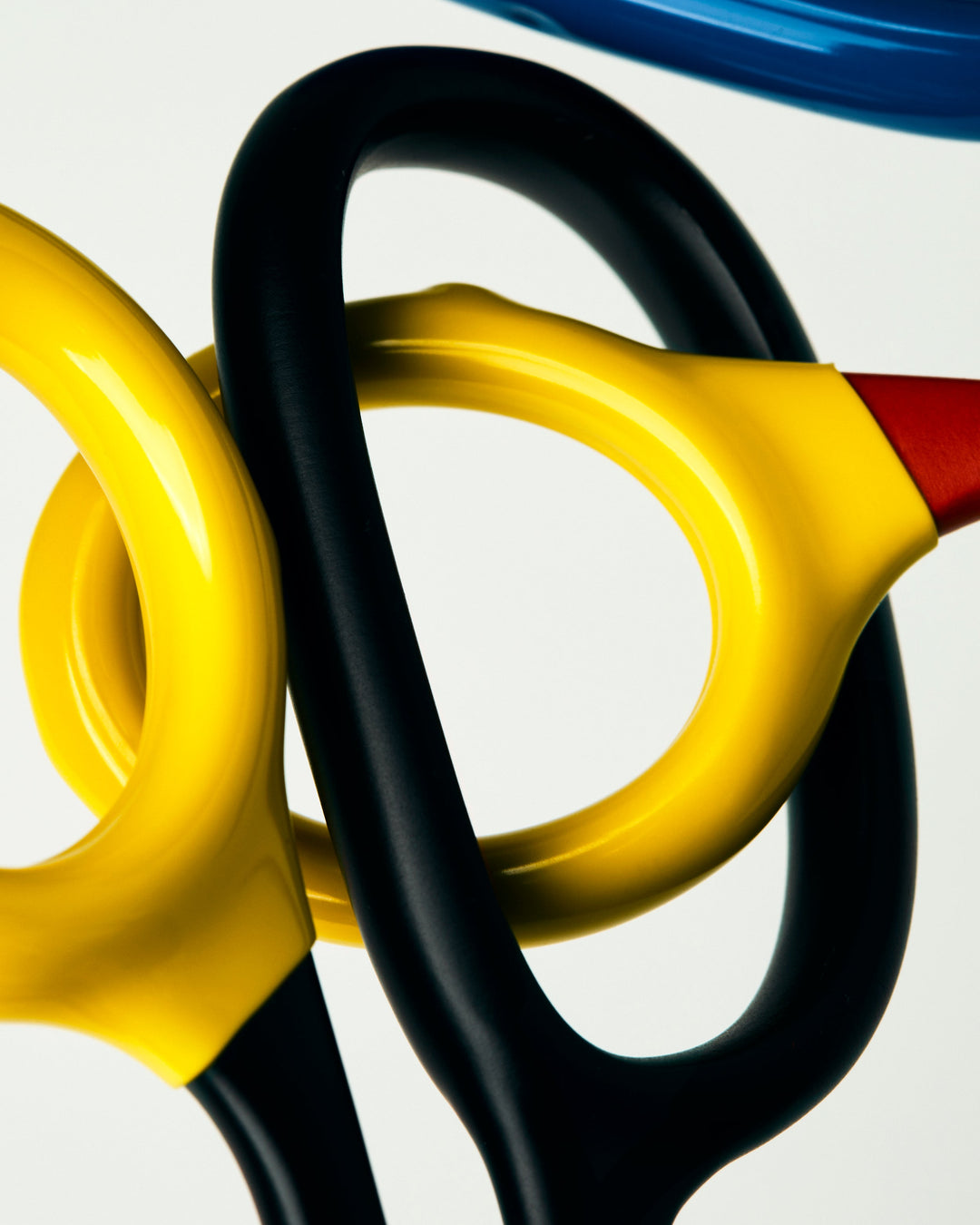 ColoraCut™ – Präzisionsschere für kreative Projekte & Styling