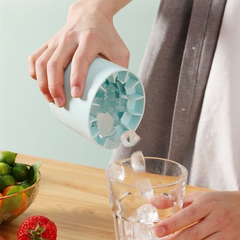1+1 GRATIS | FrozenIce™ - Tragbarer Silikoneiswürfelbereiter mit Deckel