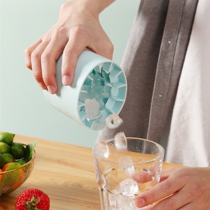 1+1 GRATIS | FrozenIce™ - Tragbarer Silikoneiswürfelbereiter mit Deckel