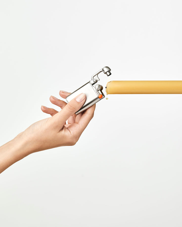 FireLuxe™ – Premium Feuerzeug mit innovativem Swing-Design