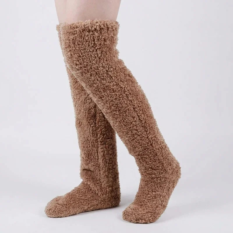 BeinKuschel™ Lange Plüschsocken für warme Füße & Beine