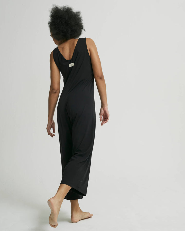 Yoga-Jumpsuit für eine vorteilhafte Passform und Bewegungsfreiheit im Alltag