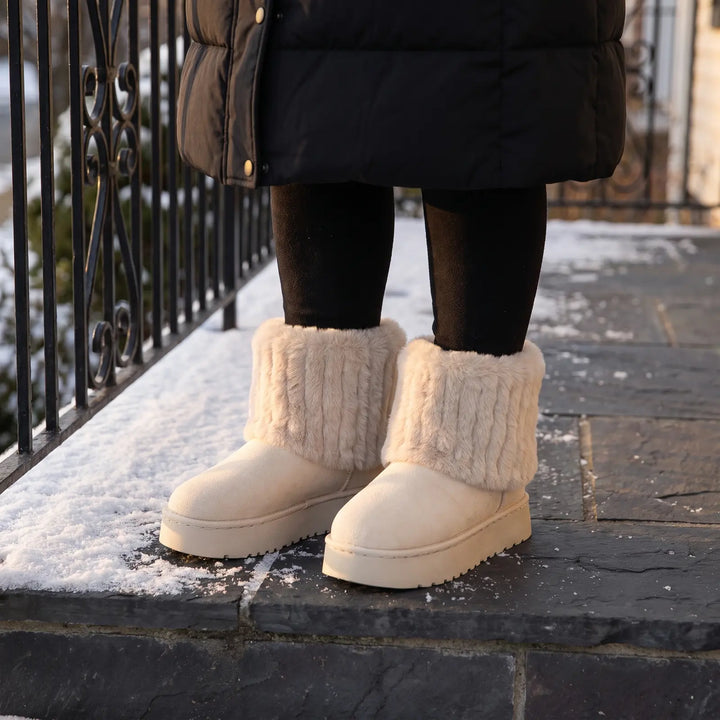 KuschelSchritt™ Warme Plateau-Winterstiefel mit Fellbesatz