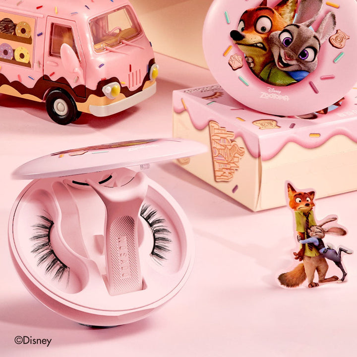 Zootopia Eisschwarz – Arktische Katze zwinkert