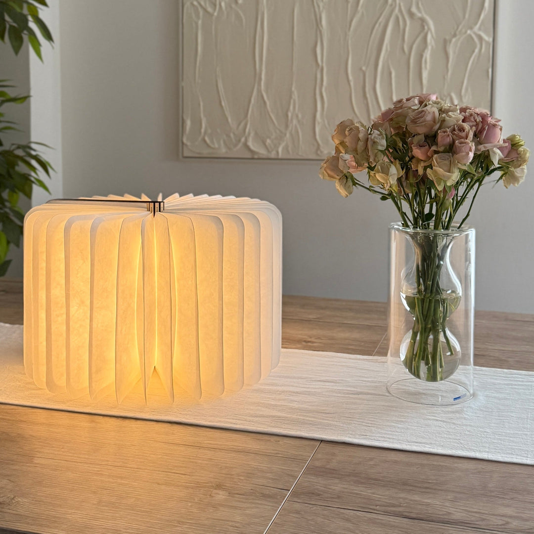 BuchLicht™ Faltbare LED-Tischleuchte im Buchdesign