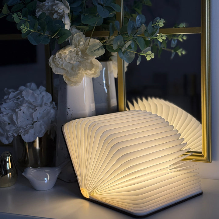 BuchLicht™ Faltbare LED-Tischleuchte im Buchdesign