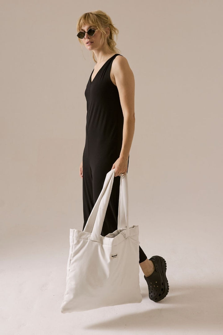 Yoga-Jumpsuit für eine vorteilhafte Passform und Bewegungsfreiheit im Alltag